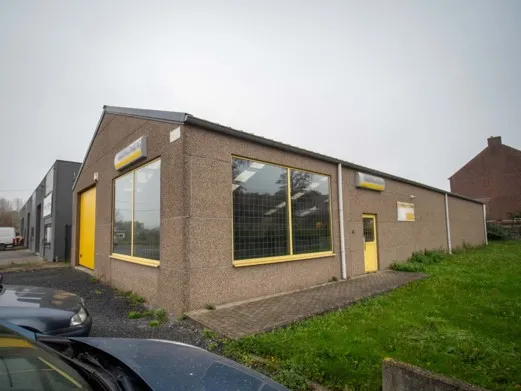 Fa&ccedil;ade d'un b&acirc;timent commercial
