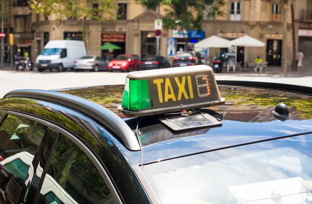 Gros plan sur un lanternon de taxi