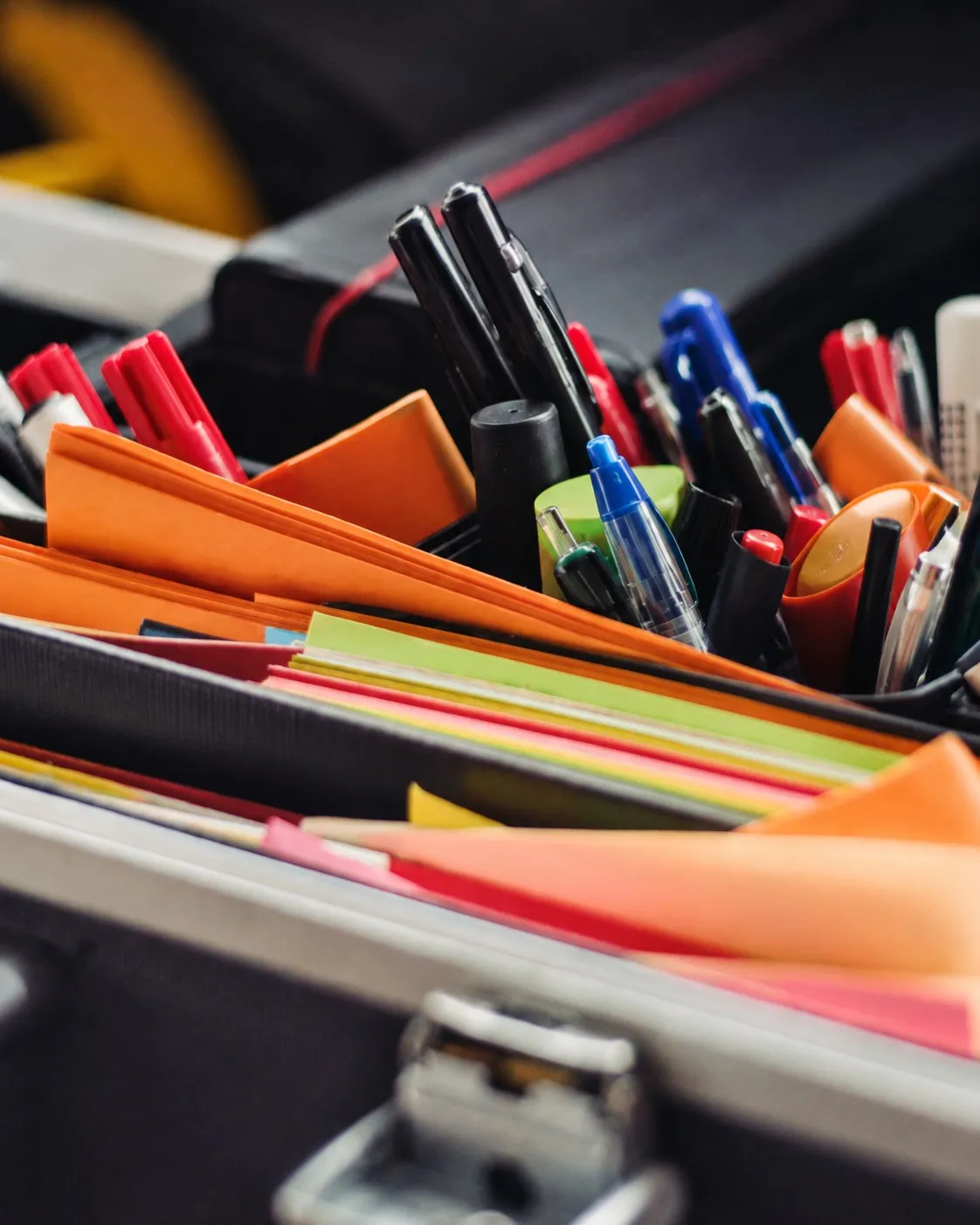 Organiseur de bureau color&eacute; en gros plan